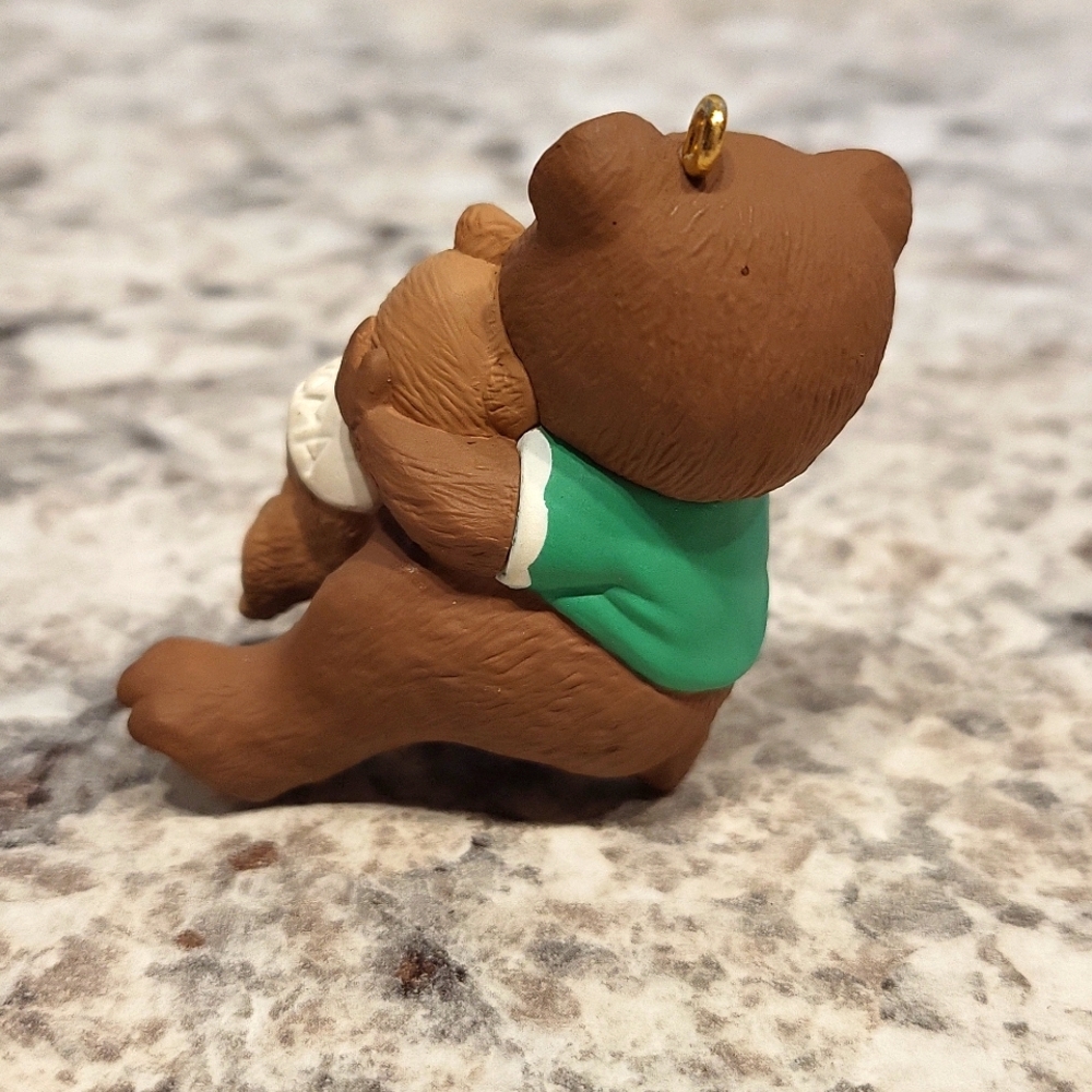 Vintage Hallmark 1997 Grandma Bear Ornament - Picture 5 of 7